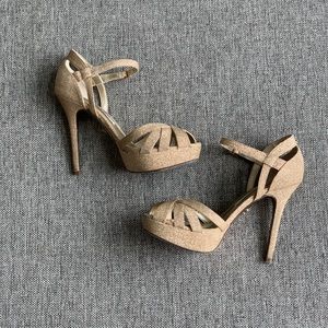 Nina Senora Gold Peep Toe Pump - US 6